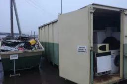 Atliekų aikštelėse „lobių“ geriau neieškoti – galima įkliūti konteineryje