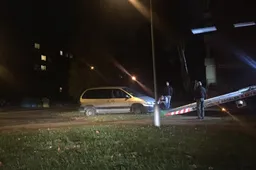 Vidzgiryje automobilis užšoko ant kelio borto ir kirto šaligatvį