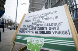 Sanatorija „Belorus“ valdžios atstovams įteikė kreipimąsi su tūkstančiais parašų