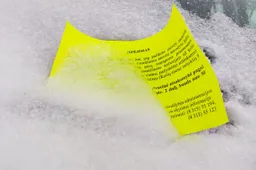 Paliko įspėjimo lapelius apie baudas