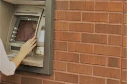 Bankai mažina apsukas Alytuje: SEB - be grynųjų operacijų, mažės ir paslaugų „Swedbanke“