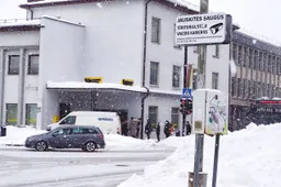 Eilės prie pašto turėtų trumpėti