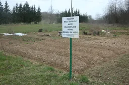 Likiškių  parke vėl įrengti  daržai: savivaldybė prašo juos pašalinti