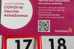 Lietuvoje laikinai stabdomas skiepijimas visų serijų „AstraZeneca“ vakcinomis