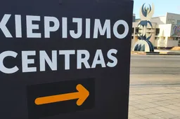 Gyventojai galės rinktis vakciną, skiepijimas „AstraZeneca“ Lietuvoje atnaujinamas