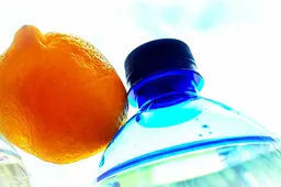 Gazuotas mineralinis vanduo: padeda atsikratyti celiulito ar jį skatina?