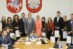 Aktyvūs, geri ir kūrybingi: premijomis apdovanoti jaunieji alytiškiai