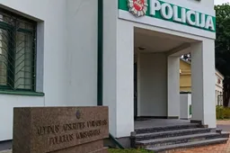 Peiliu sužalojo vyrą