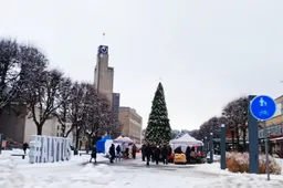 Kalėdinė mugė Alytuje – Rotušės aikštėje, šalia miesto eglutės