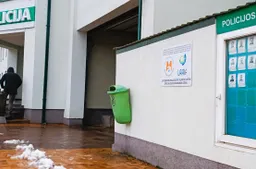 Narkotikai: dėžutę su medžiaga rado krepšyje, suktinę – džemperyje, folijos ritinėlį – bute