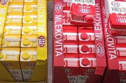 Kuriame prekybos tinkle pienas vidutiniškai pigiausias?