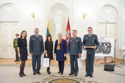 Alytaus Dainų slėnyje pradėtą Lietuvos „virusą” apdovanojo šalies prezidentė