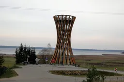 Populiariausi – Metelių apžvalgos bokštas ir Prelomciškės piliakalnis