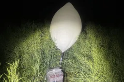 Alytuje, karinio bataliono teritorijoje, rastas nusileidęs meteorologinis balionas su prikabinta juoda dėže