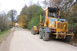 Miroslavo seniūnijoje tiesiamas beveik kilometras kelio
