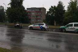 Į eismo įvykį pateko mokomasis motociklas, ieškomas avarinę situaciją sukėlęs BMW