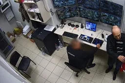 Į „Maximą“ parduotuvę vyras atnešė šovinį