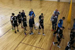 Varsiečiai su varžovais pasidalino po pergalę