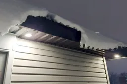 Sniegas ir varvekliai ne tik puošia, bet ir kelia pavojų