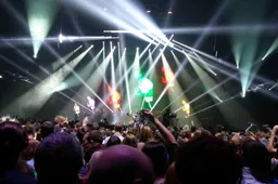 Vyriausybė iki birželio pratęsė karantiną, numatė atlaisvinimus kultūrai, barams, sportui