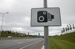 Kelių direkcija laikinai stabdo naujų greičio matuoklių įrengimą