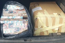 Tikrino vairuotojo blaivumą – aptiko bagažinę, prikimštą kontrabandinių rūkalų