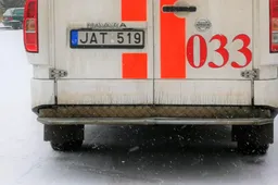 Dėmesio: ant kelio dangos formuojasi ledas, jis slepiasi po sniegu