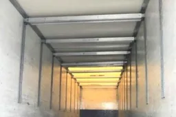 Į muitinės postą atskubėjo vogtu sunkvežimiu