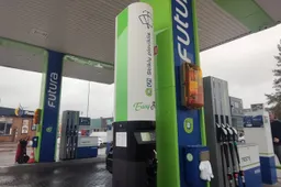 Ploviklio automobilių stiklams savitarnos kolonėlė veikia ir Dzūkijos sostinėje