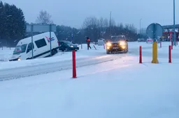 Alytaus rajone į avariją pateko autobusas, kuriuo į Vilnių vyko turistai iš Lenkijos (NUOTRAUKOS. VIDEO. ATNAUJINTA. PAPILDYTA)