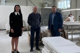 Aplankė rajone dirbančią baldų architektūros įmonę