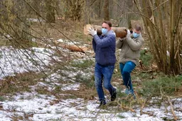 Ruošiamės pavasariui: nulūžusias medžių šakas miesto parkuose tvarko ir savivaldybės darbuotojai