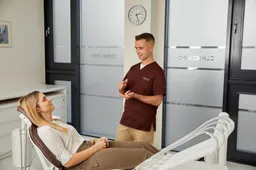 Dantų implantacija: tarp mitų ir užgimstančio pasitikėjimo