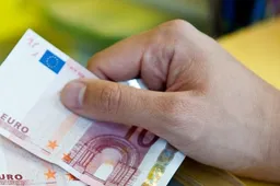 „Pareigūnas“ išviliojo tūkstantinę sumą