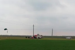 Ant elektros laidų Butrimiškiuose rastas parašiutas, parašiutininkas – ne