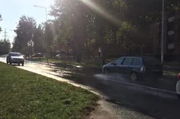 Sudvajų gatvę nuplovė tinklus tvarkę vandentiekininkai