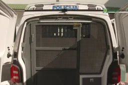 Neklaužada spyrė pareigūnui ir sulaužė delną