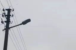 Seni šviestuvai keičiami LED lempomis