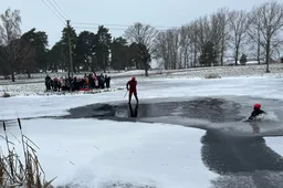 Parodė, kaip gelbėti įlūžusį žmogų, pataria veikti greitai ir ryžtingai