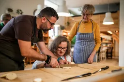 Alytaus neįgaliųjų bendruomenė sulaukė garsiojo šefo Gan Lucos Demarko pagalbos