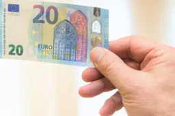 Neblaivus vyras kyšį policininkams siūlė Rotušės aikštėje