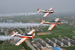 ANBO aviacijos akrobatai skris po Alytaus tiltu ir tarp kranų Druskininkuose