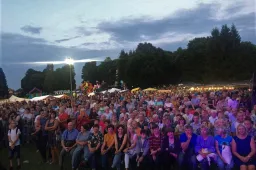 Oninių šventė sukvietė prie Punios piliakalnio