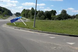 Kelio ženklą nukirto „neišsitilpęs“ žiede