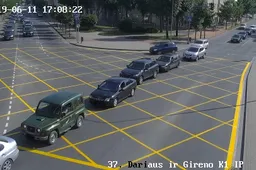 Geltonais kvadratais pažymėtoje sankryžoje būkite atidūs, gresia baudos