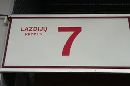 Važiuoti autobusais keleiviai dar neskuba