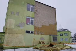 Po kreivarankių renovacijos – graudus Miroslavo gimnazijos vaizdelis