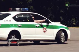 Pareigūnams teko važiuoti ir be galinių ratų