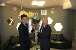 LFF taurės finalo dvikovos šeimininkui Alytui perduotas trofėjus