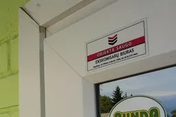 Su COVID-19 kovojančių namus saugos nemokamai